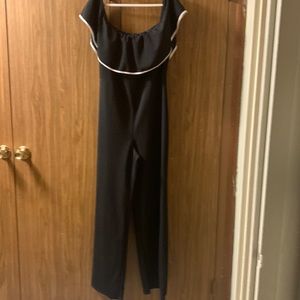 Black Jumper can be worn on or off the shoulders.  Size 1X